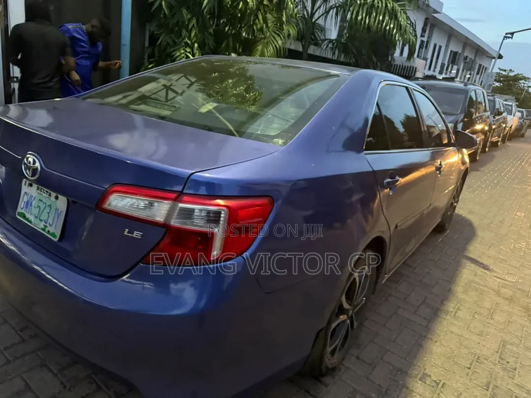 Toyota Camry LE 4dr Sedan (2.5L 4cyl 6A) 2013 Blue