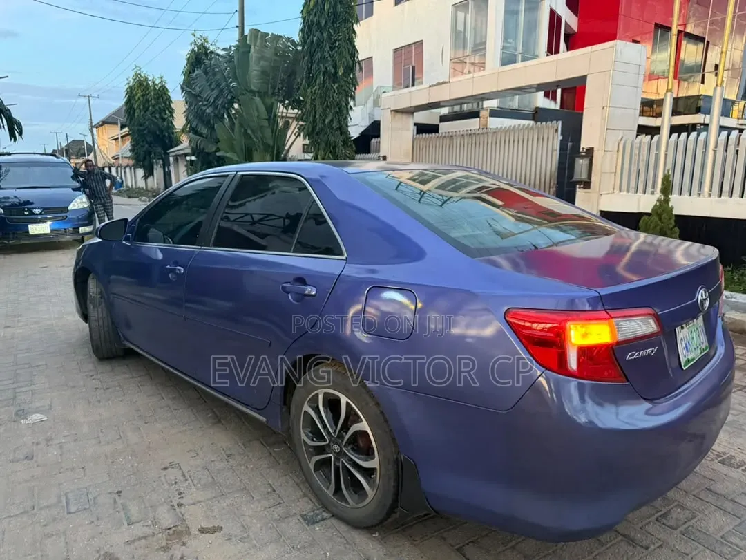 Toyota Camry LE 4dr Sedan (2.5L 4cyl 6A) 2013 Blue
