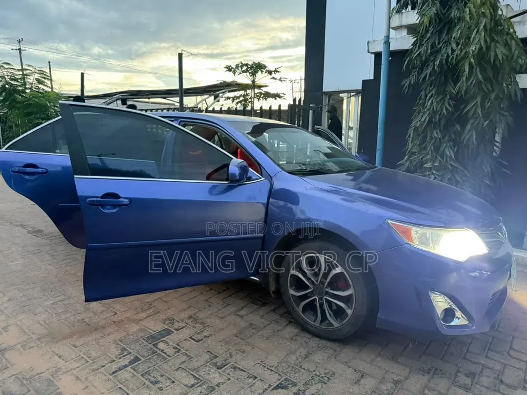 Toyota Camry LE 4dr Sedan (2.5L 4cyl 6A) 2013 Blue