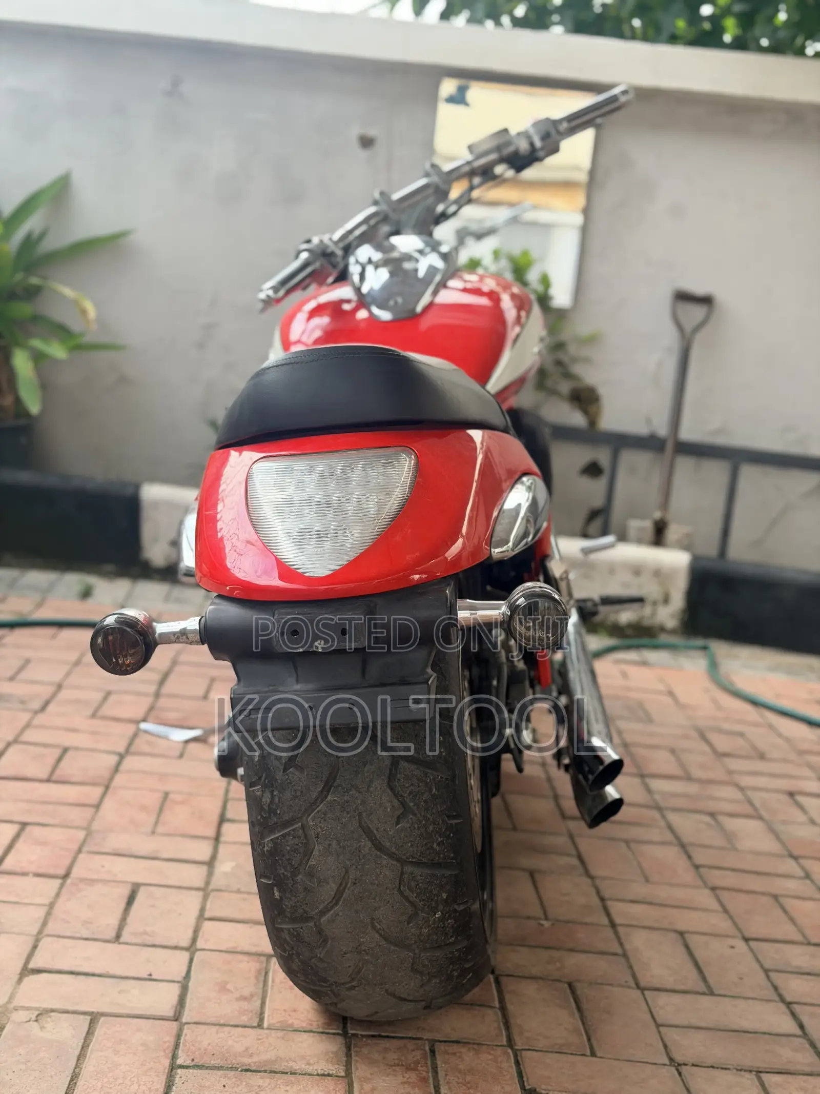Suzuki Intruder 2015 Red