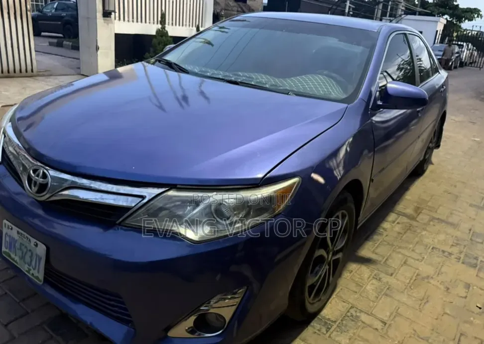 Toyota Camry LE 4dr Sedan (2.5L 4cyl 6A) 2013 Blue