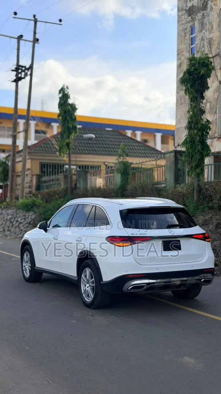 New Mercedes-Benz GLC-Class GLC 300 2025 White