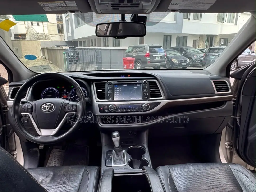 Toyota Highlander Limited Platinum 4dr SUV AWD (3.5L 6cyl 6A) 2014 Gold