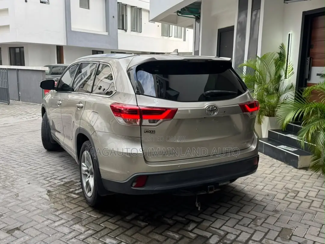 Toyota Highlander Limited Platinum 4dr SUV AWD (3.5L 6cyl 6A) 2014 Gold