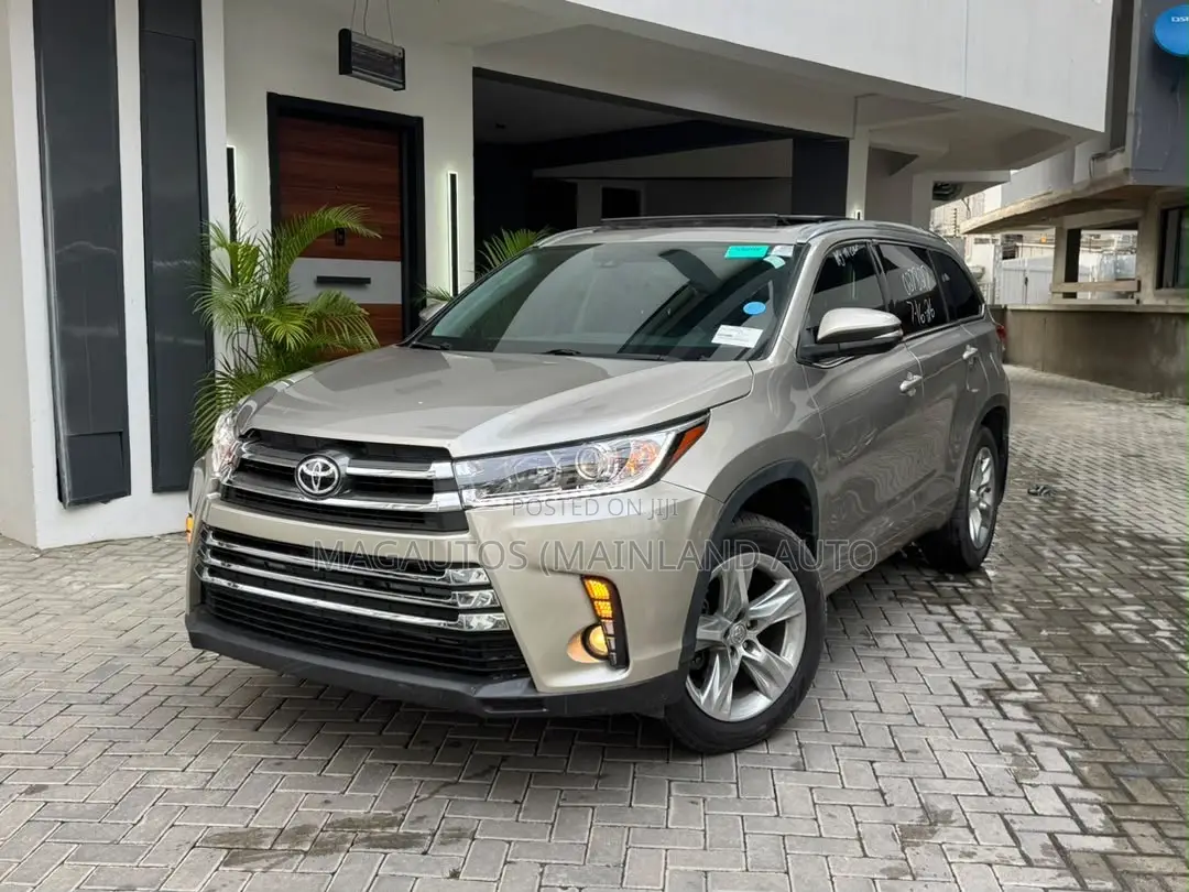 Toyota Highlander Limited Platinum 4dr SUV AWD (3.5L 6cyl 6A) 2014 Gold