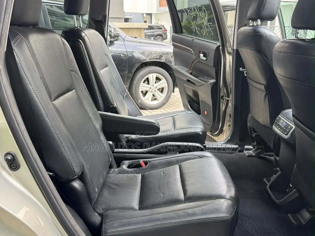 Toyota Highlander Limited Platinum 4dr SUV AWD (3.5L 6cyl 6A) 2014 Gold