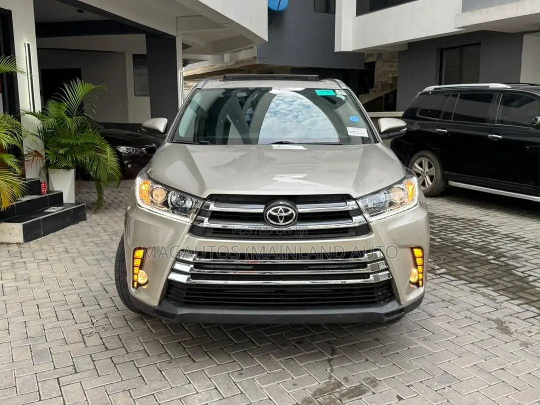 Toyota Highlander Limited Platinum 4dr SUV AWD (3.5L 6cyl 6A) 2014 Gold
