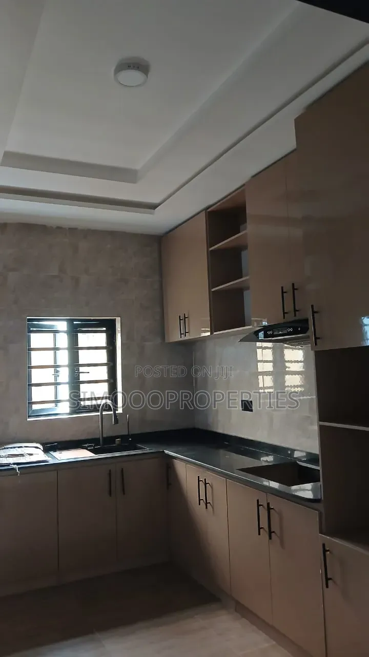 2bdrm Block of Flats in Oribanwa Phase2, Lakowe for rent