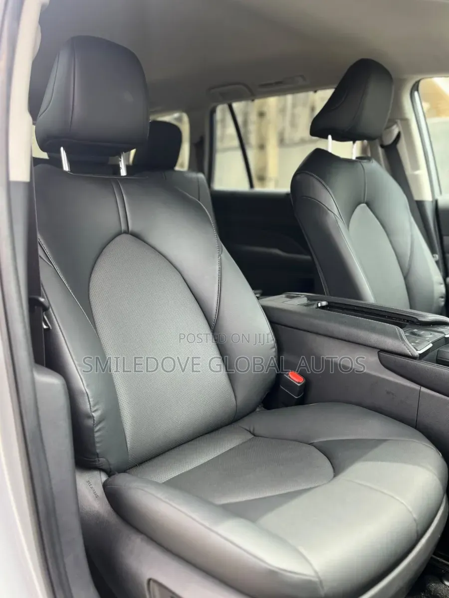 Toyota Highlander Limited AWD 2024 Silver