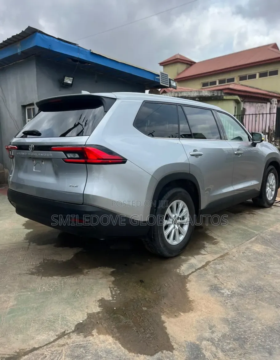 Toyota Highlander Limited AWD 2024 Silver