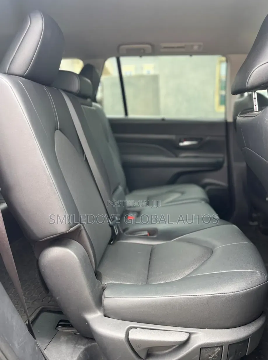 Toyota Highlander Limited AWD 2024 Silver