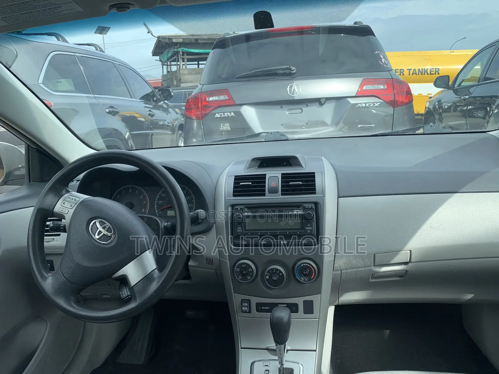 Toyota Corolla LE 4dr Sedan (1.8L 4cyl 4A) 2012 Silver
