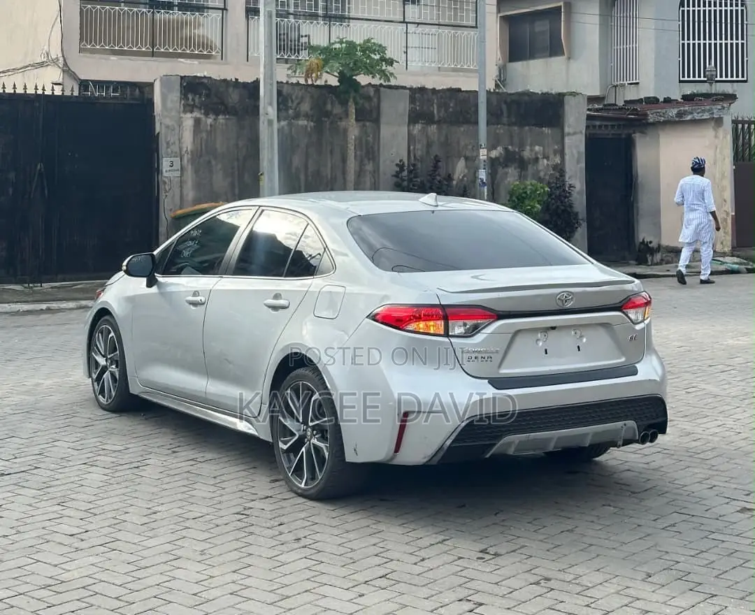 Toyota Corolla SE 2022 Silver