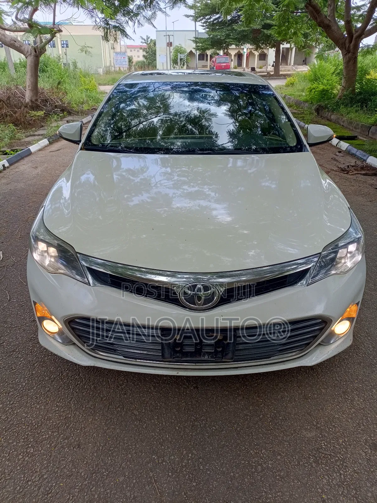 Toyota Avalon Limited 4dr Sedan (3.5L 6cyl 6A) 2015 White