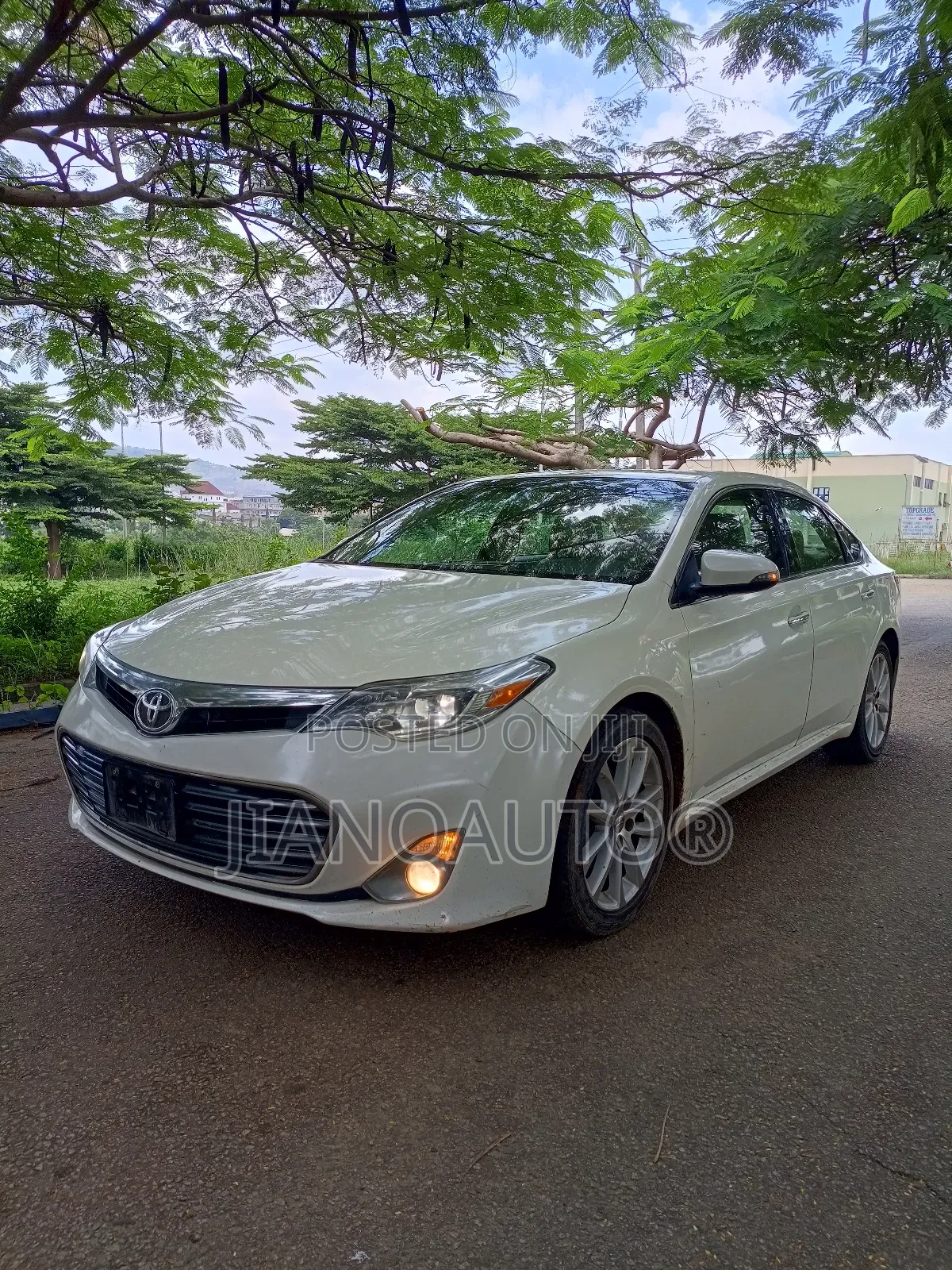Toyota Avalon Limited 4dr Sedan (3.5L 6cyl 6A) 2015 White