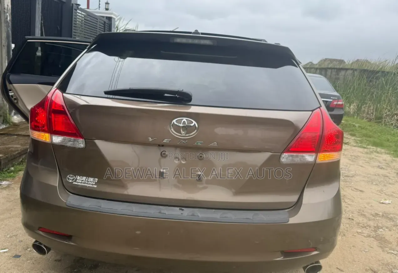 Toyota Camry 2010 Brown