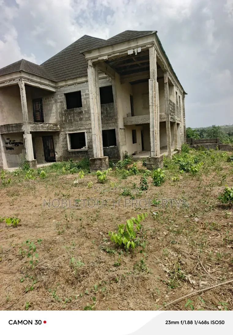 5bdrm Duplex in Opposite Favour for sale