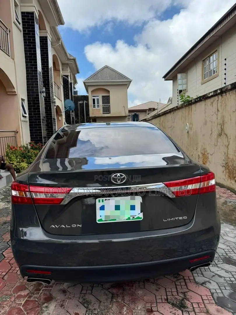 Toyota Avalon Limited 4dr Sedan (3.5L 6cyl 6A) 2015 Gray