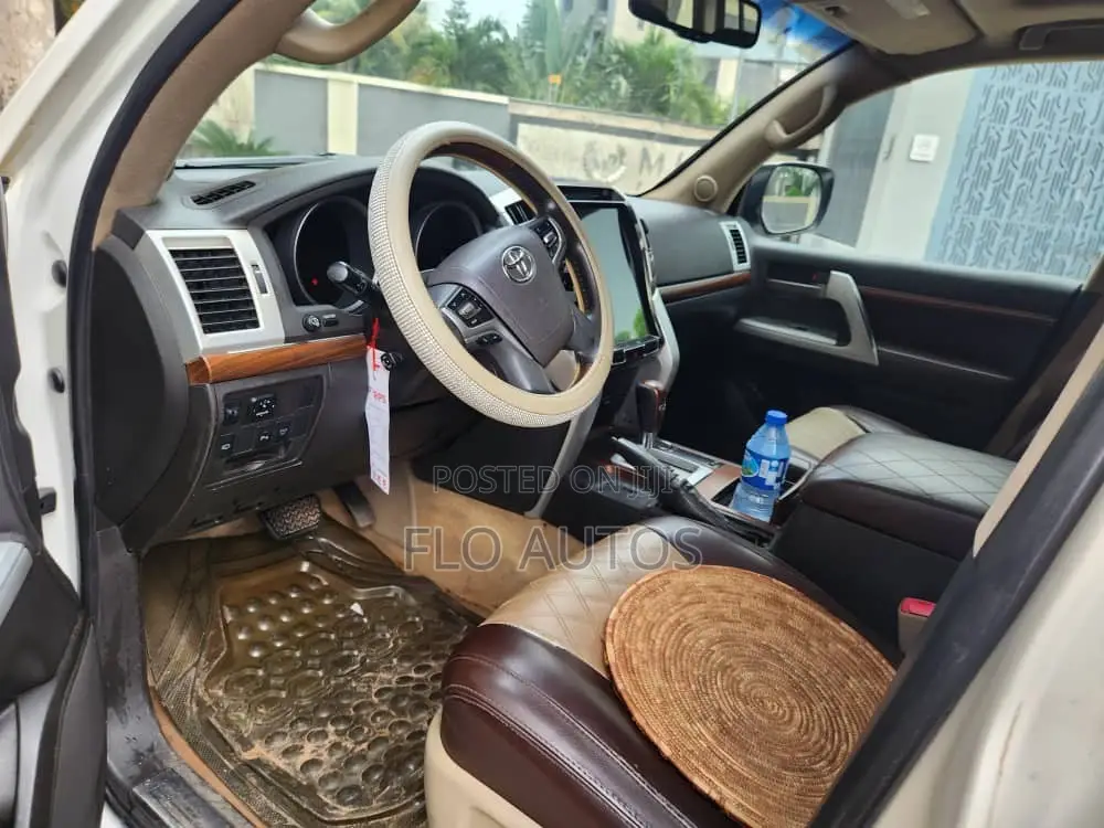 Toyota Land Cruiser 3.5 Petrol 4WD 2022 White