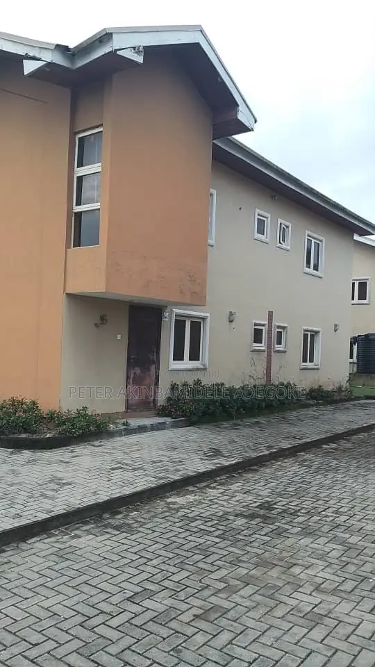 3bdrm Duplex in Chois Oasis, Off Lekki-Epe Expressway for sale