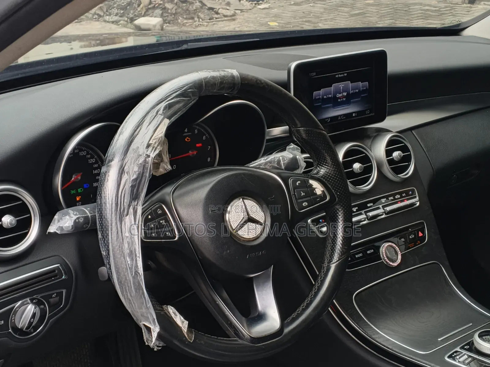 Mercedes-Benz C300 Luxury 4dr AWD 4Matic Sedan (2.0L 4cyl 7A) 2015