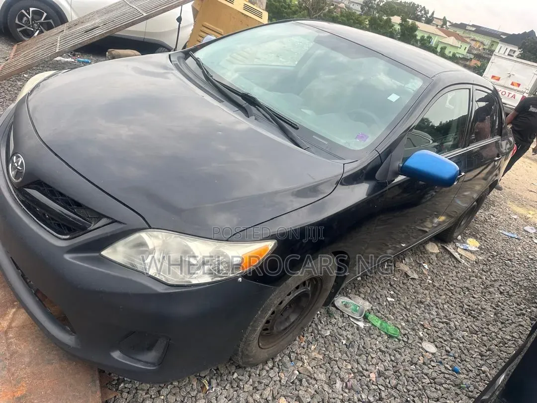 Toyota Corolla LE 4dr Sedan (1.8L 4cyl 4A) 2012 Black