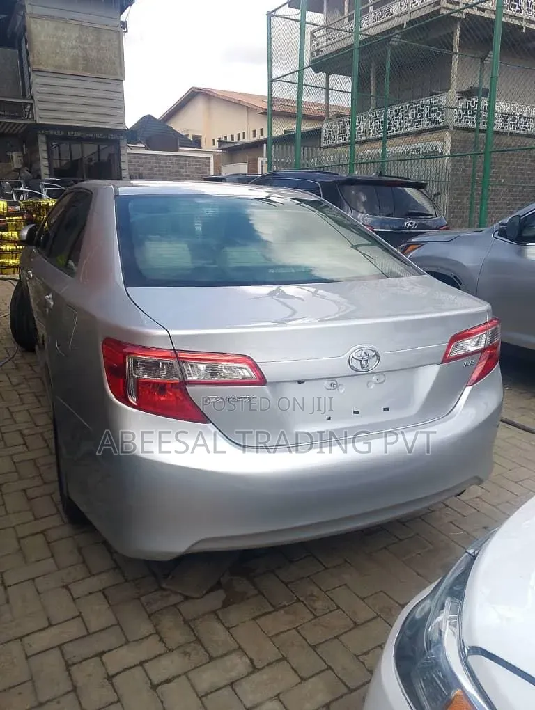 Toyota Camry LE 4dr Sedan (2.5L 4cyl 6A) 2012 Silver