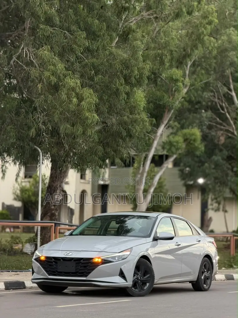Hyundai Elantra 2022