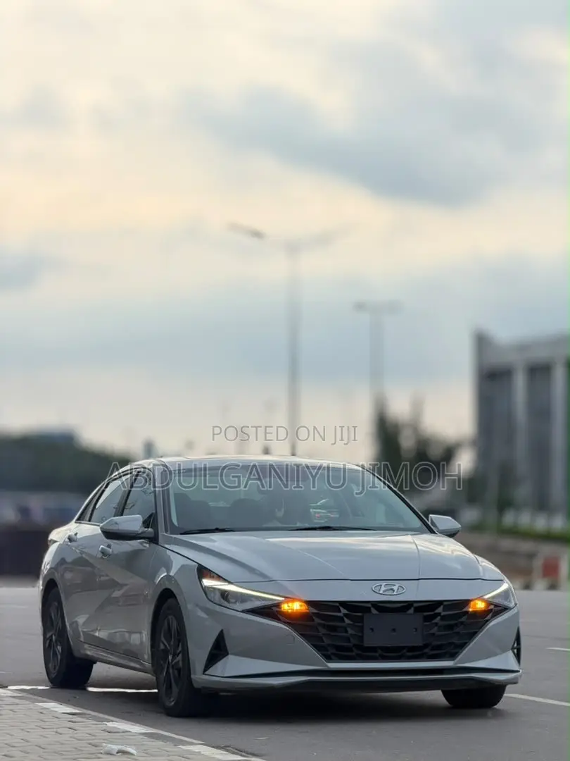 Hyundai Elantra 2022