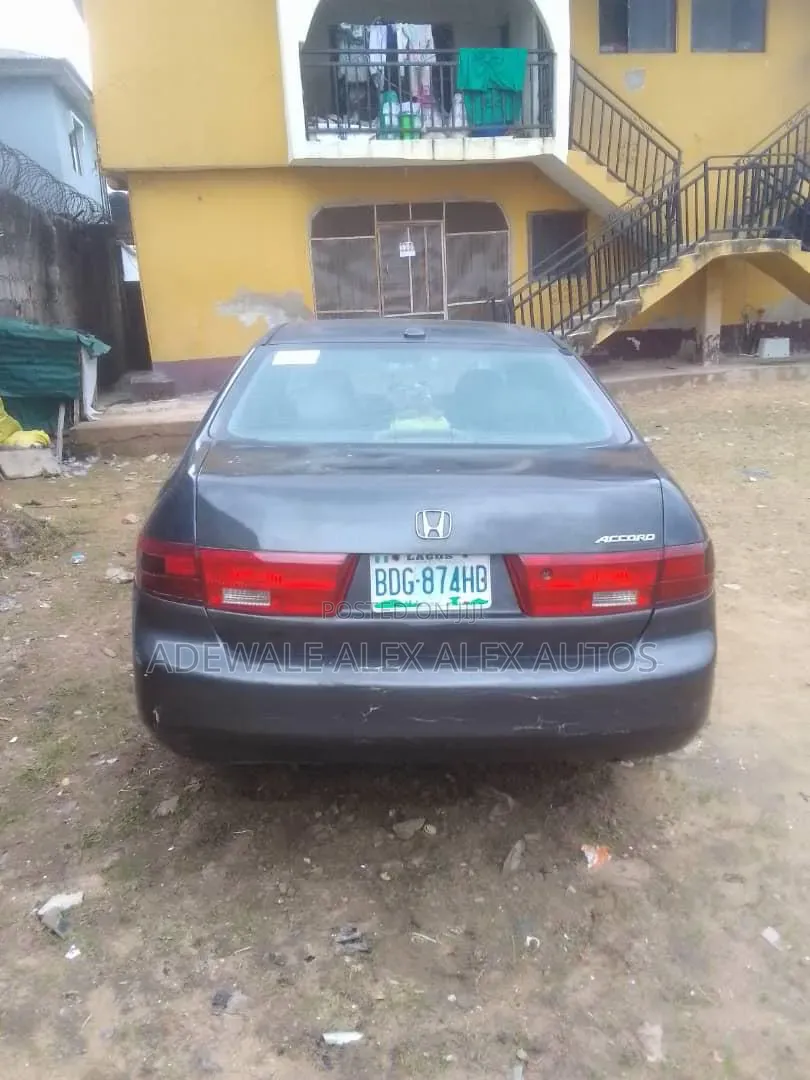 Honda Accord 2005 Gray
