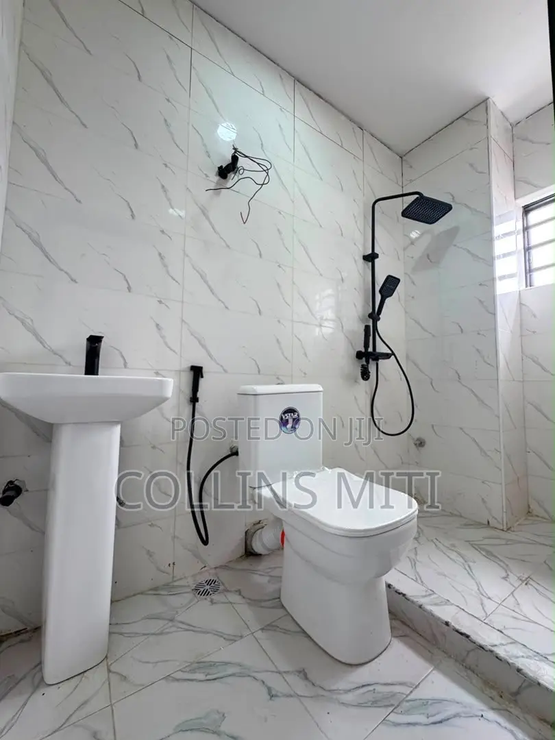 2bdrm Block of Flats in A Serene Environment, Ogunlana for sale