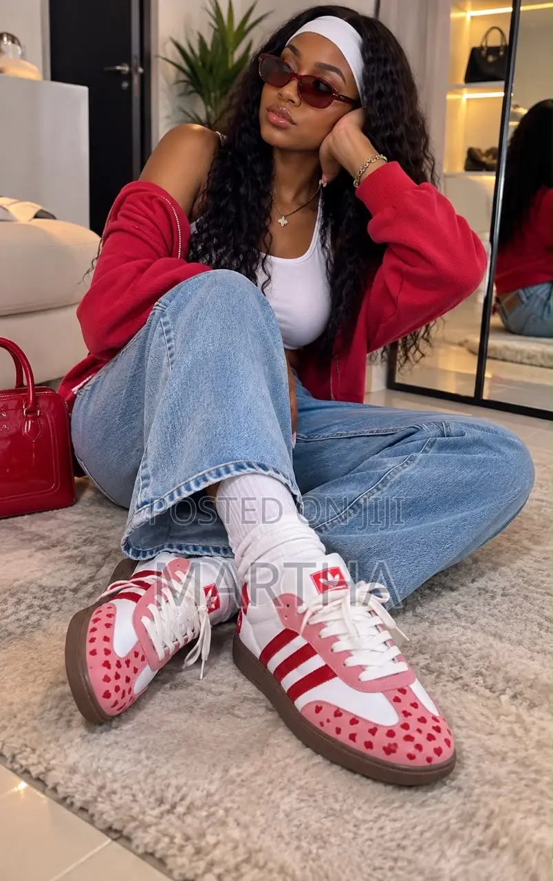 Beautiful Medium Quality Samba Sneakers