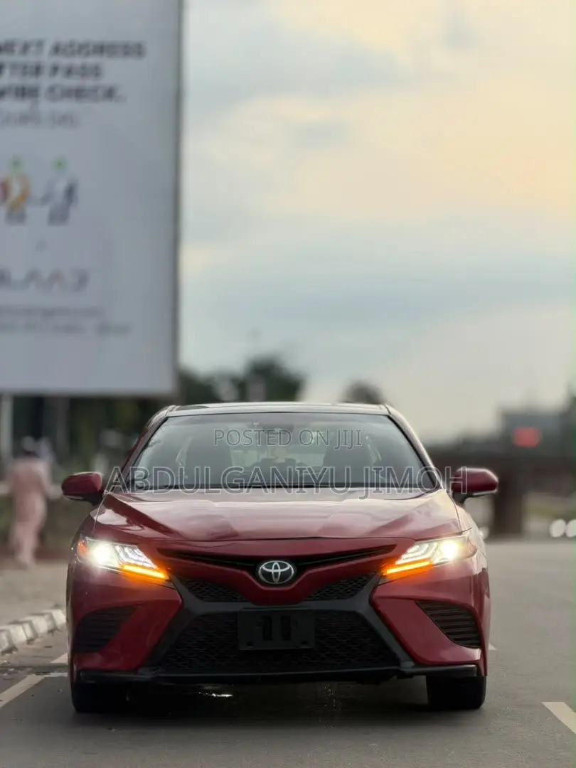 Toyota Camry 2018 Red