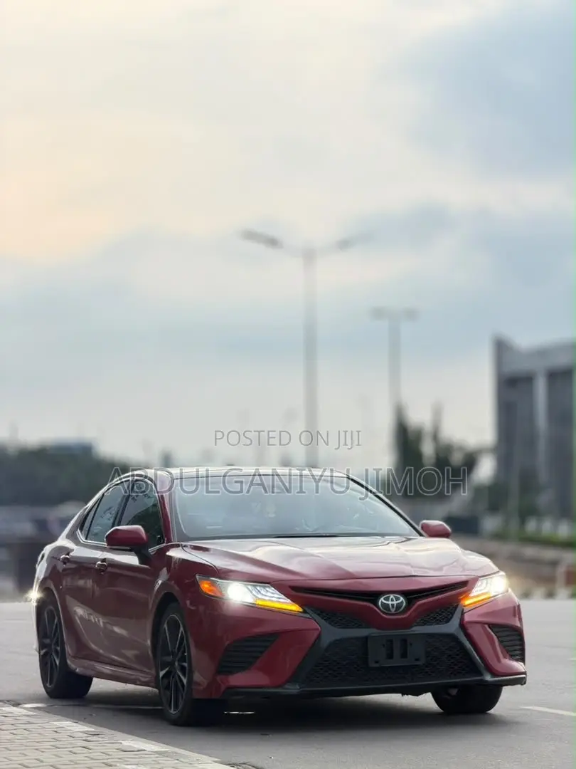 Toyota Camry 2018 Red