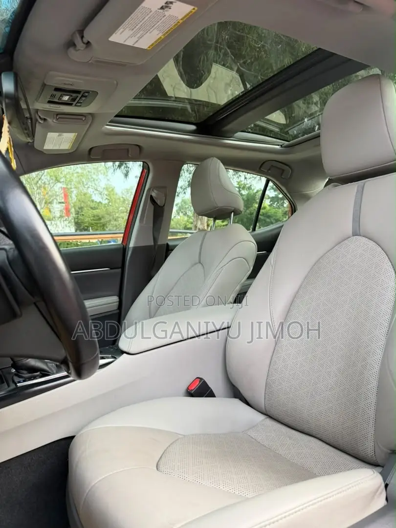 Toyota Camry 2018 Red