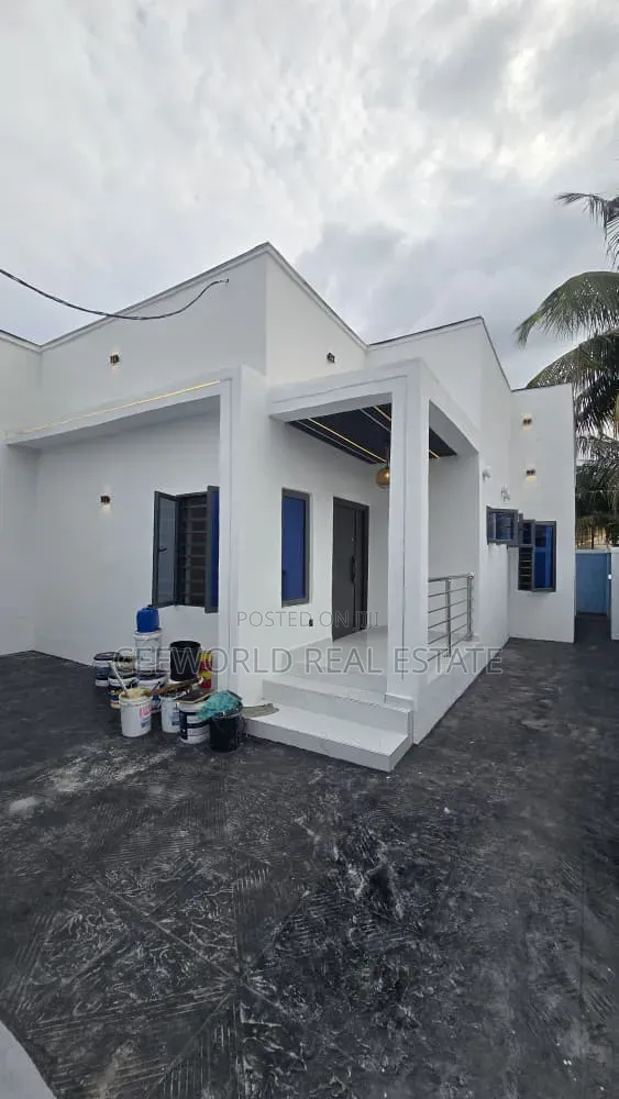 3bdrm Bungalow in Adetokun Ologuneru for sale