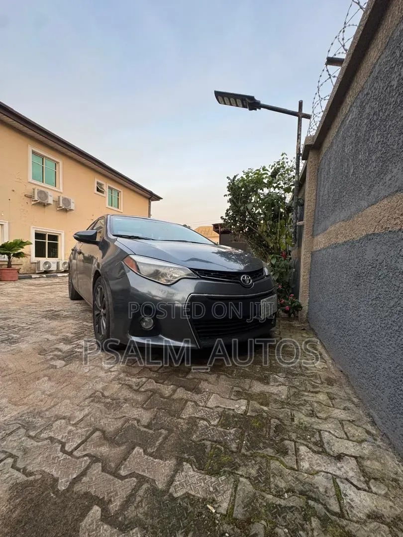Toyota Corolla L 4dr Sedan (1.8L 4cyl 4A) 2014 Gray