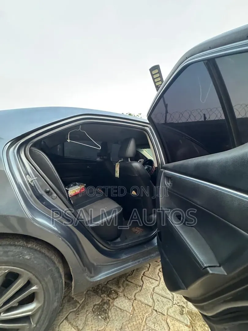 Toyota Corolla L 4dr Sedan (1.8L 4cyl 4A) 2014 Gray