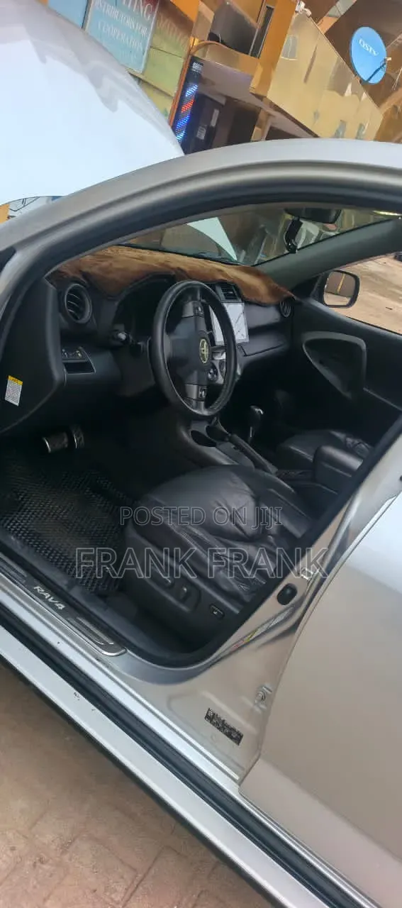 Toyota RAV4 2010 Silver