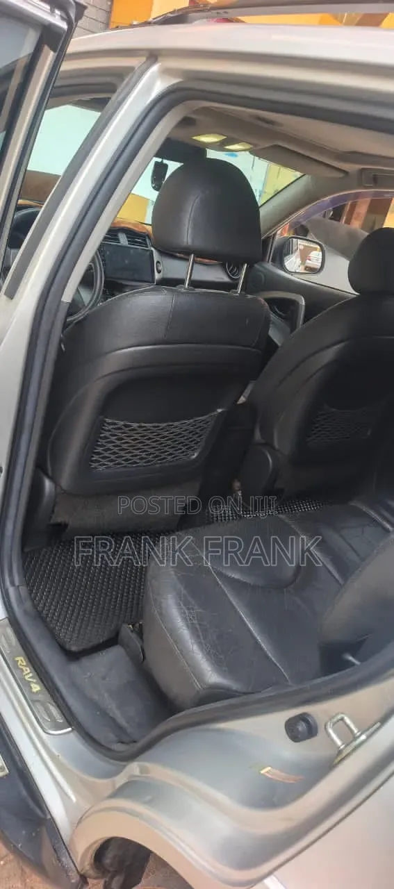 Toyota RAV4 2010 Silver
