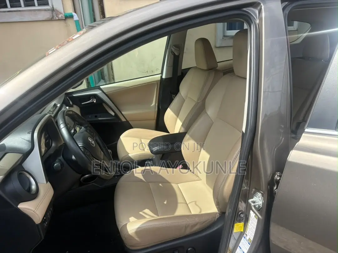 Toyota RAV4 LE 4dr SUV AWD (2.5L 4cyl 6A) 2014 Gray