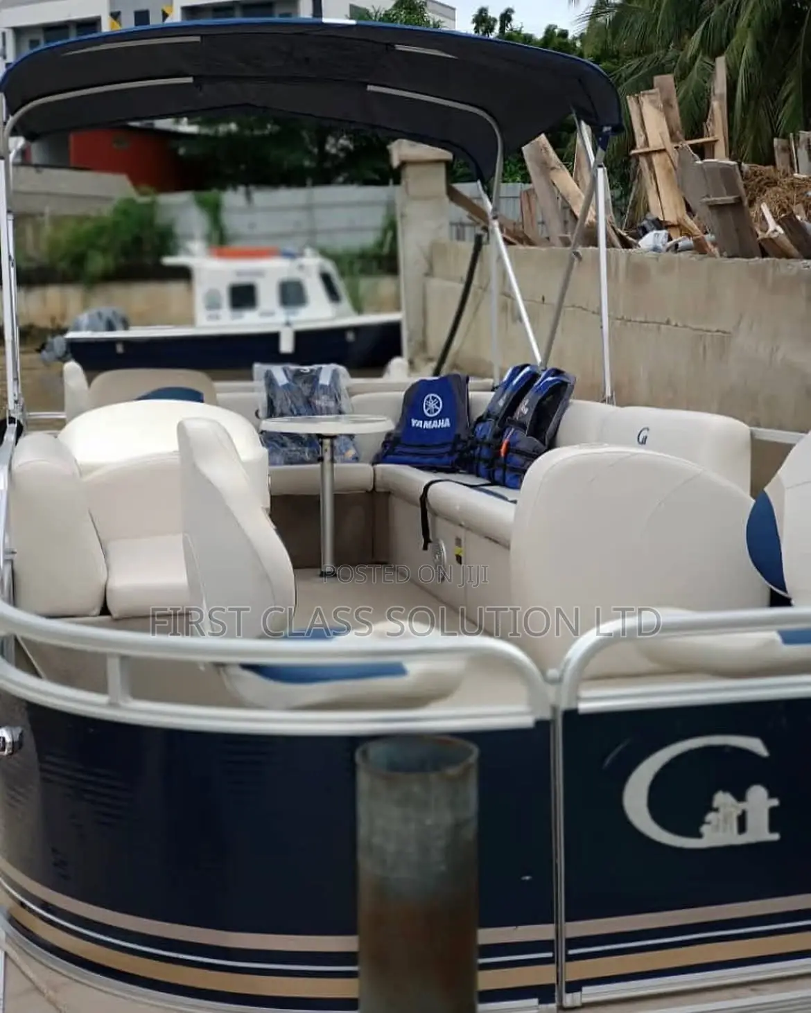 15 Seater Luxury Boat Available for Hire