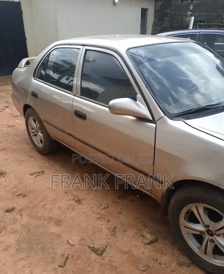 Toyota Corolla 2001 Gold
