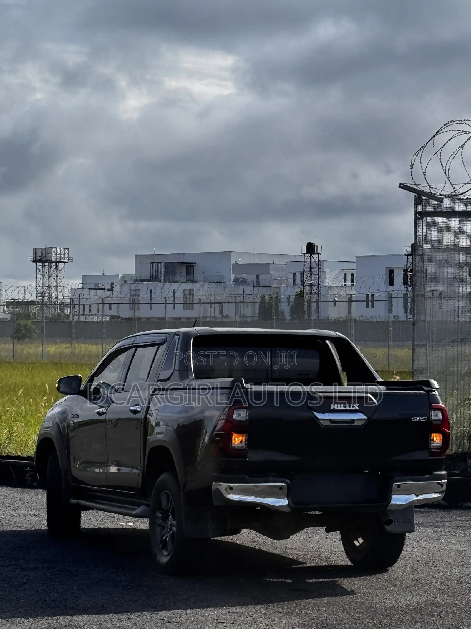 Toyota Hilux 2021 Black