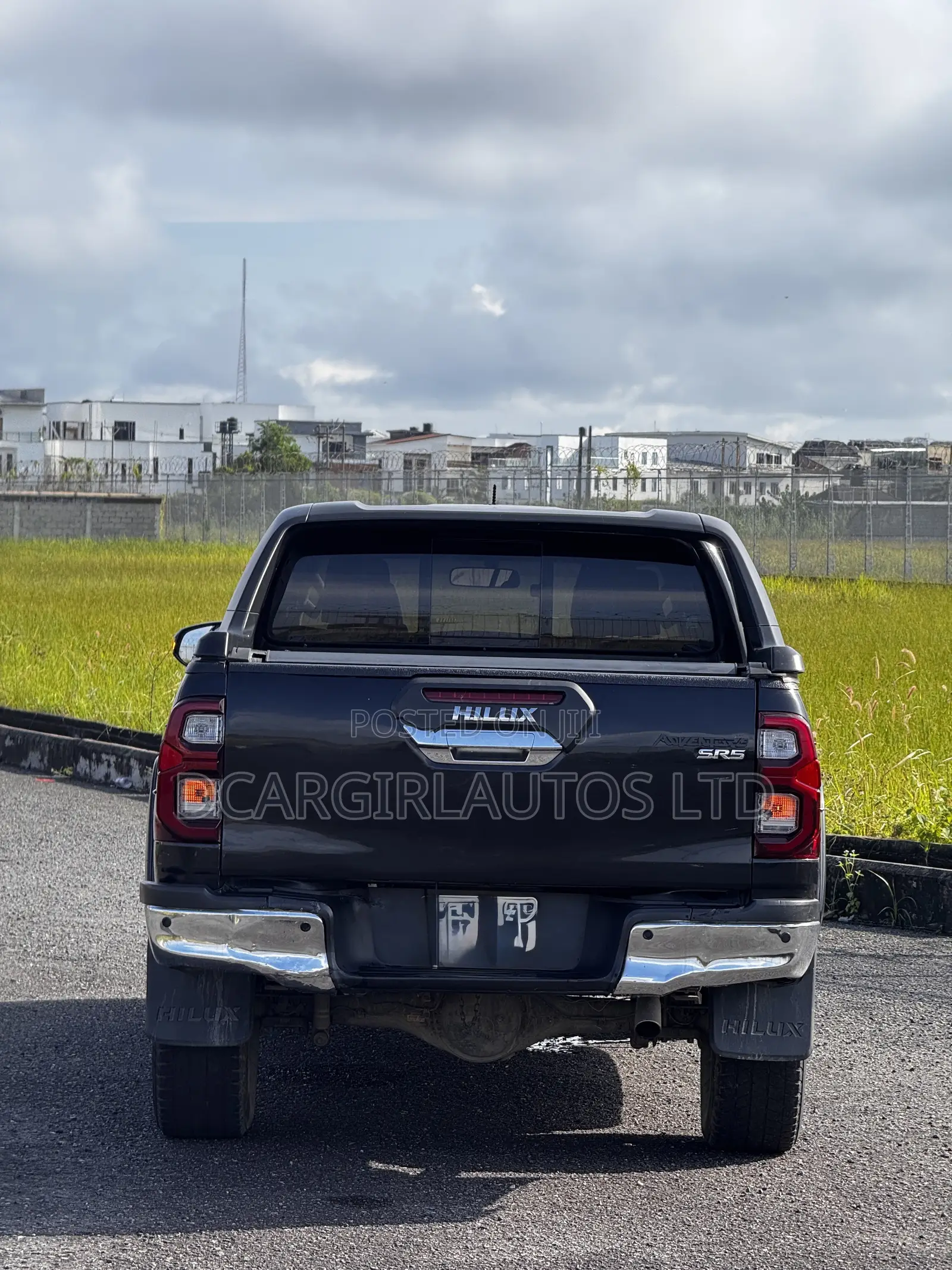 Toyota Hilux 2021 Black