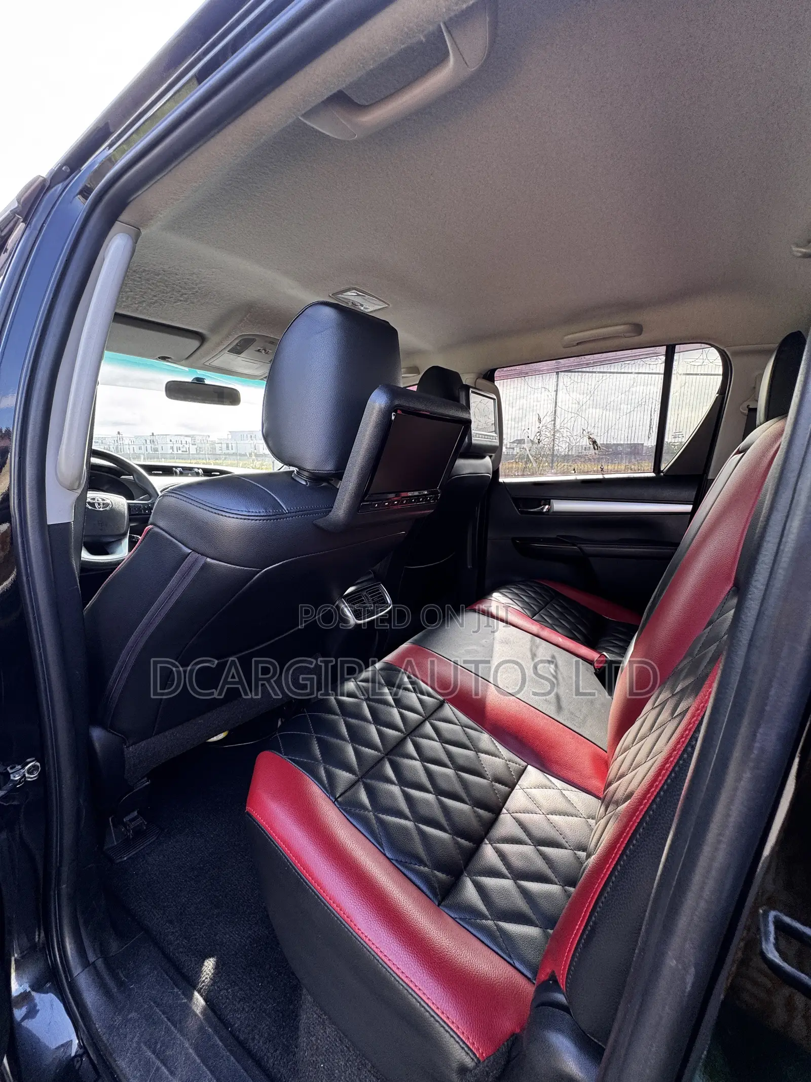 Toyota Hilux 2021 Black