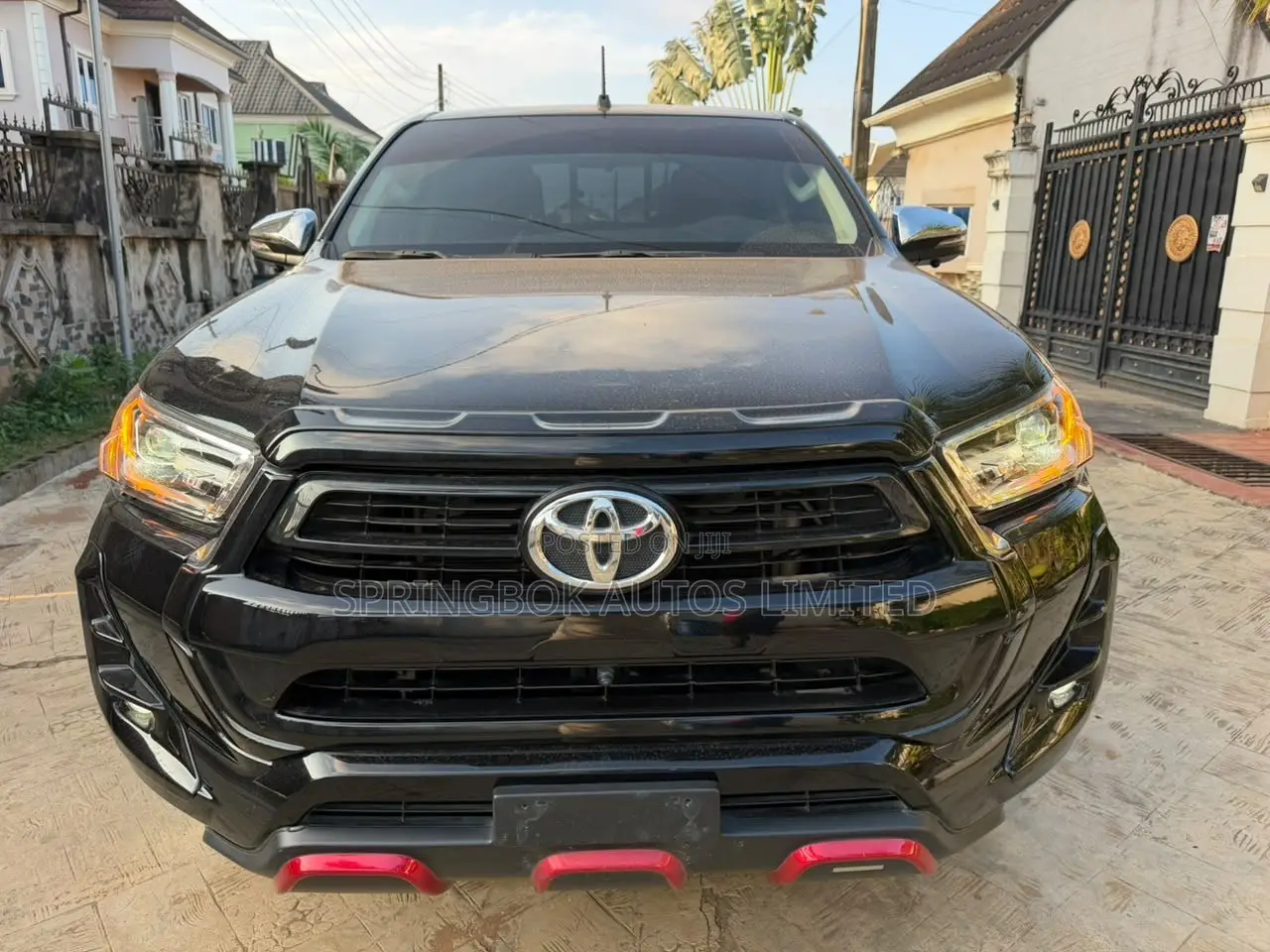 Toyota Hilux SR5+ 2026 Black