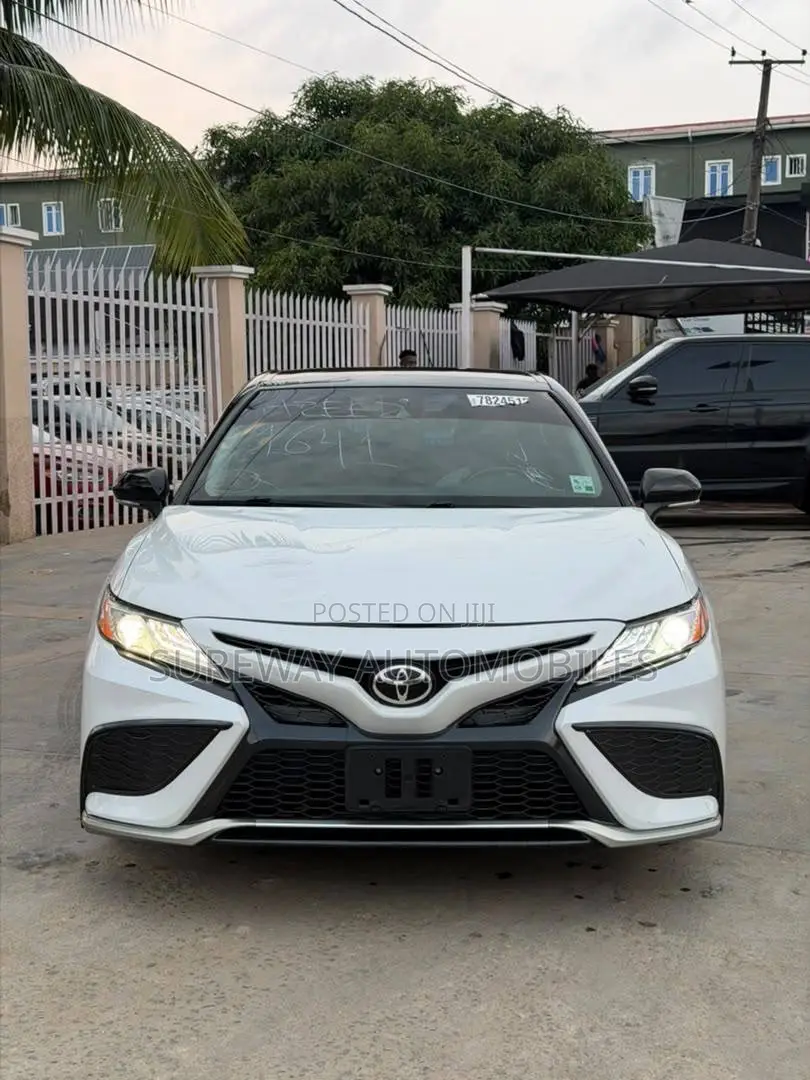 Toyota Camry XSE (2.5L 4cyl 8A) 2019 White