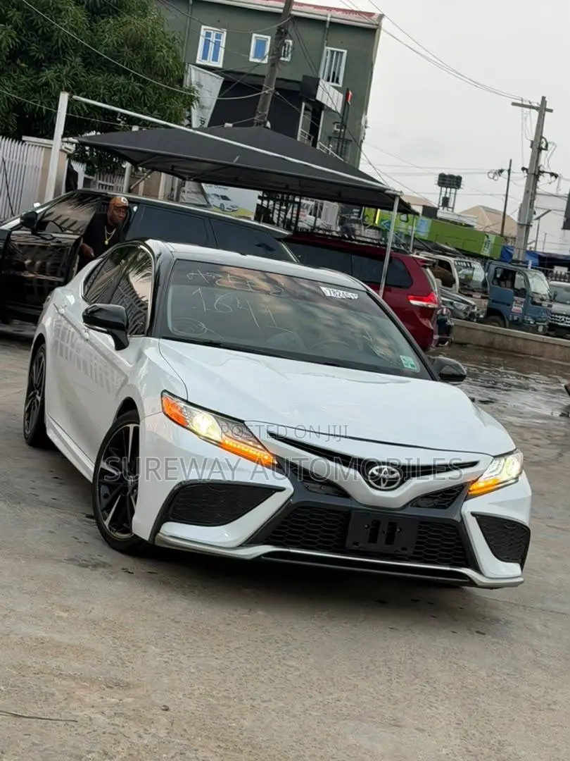 Toyota Camry XSE (2.5L 4cyl 8A) 2019 White