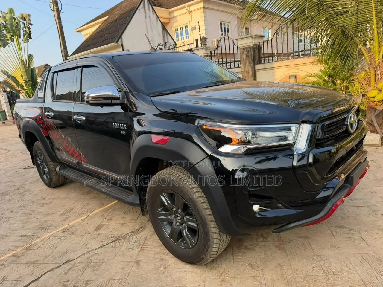 Toyota Hilux SR5+ 2026 Black